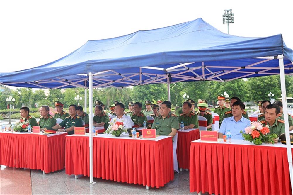 Các đại biểu dự buổi Lễ.
