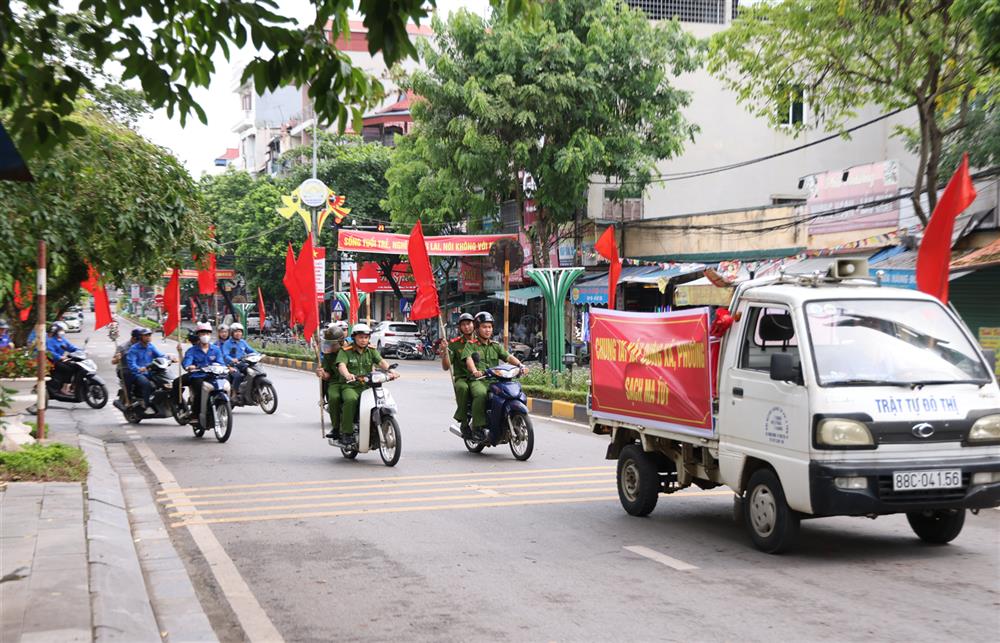 Tuyên truyền, phát động phong trào toàn dân phòng, chống tội phạm và tệ nạn ma túy tại thành phố Phúc Yên.