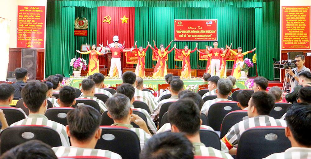 Tiết mục giao lưu văn nghệ.