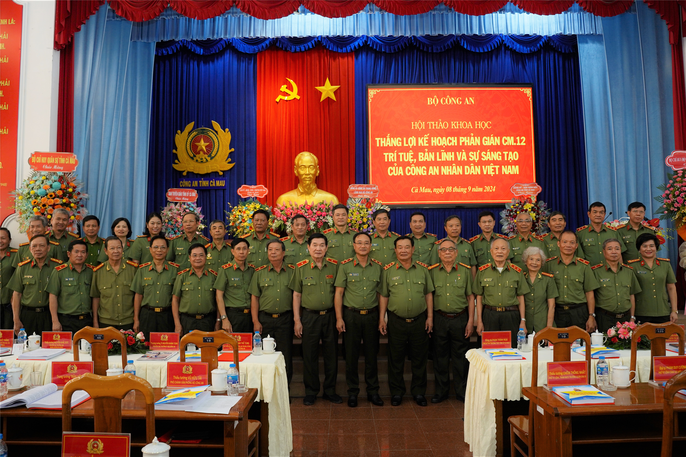Các đại biểu dự Hội thảo.