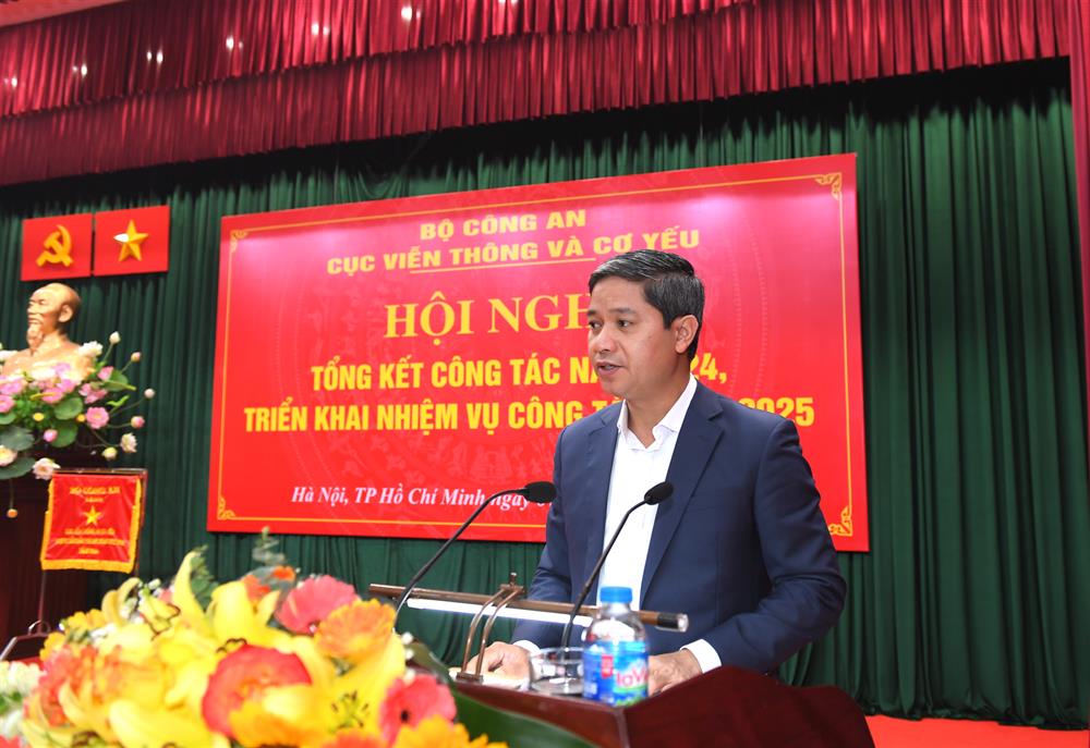 Thiếu tướng Nguyễn Hữu Hùng, Phó trưởng ban Ban Cơ yếu Chính phủ phát biểu tại Hội nghị.