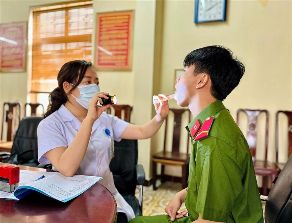 Thực hiện tốt công tác khám và điều trị bệnh cho CBCS trong lực lượng.
