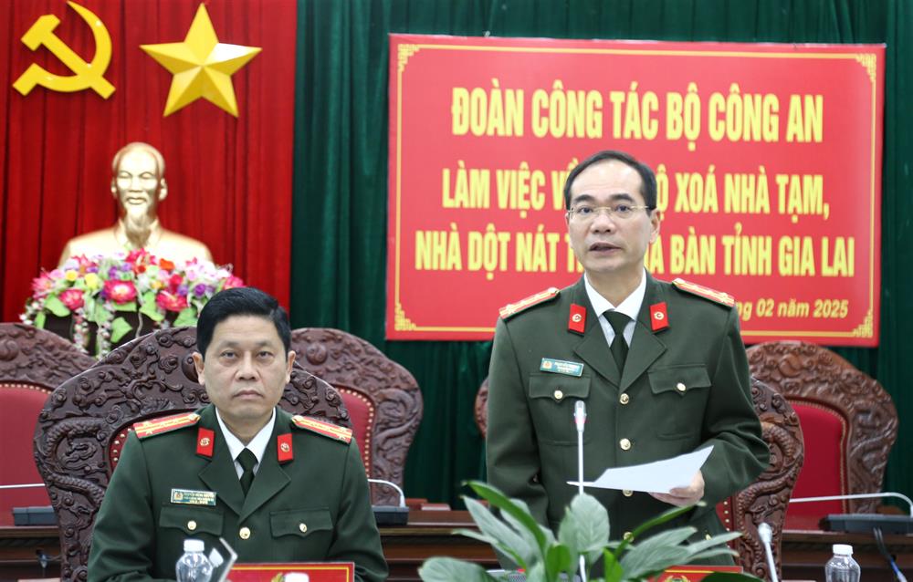 Đại tá Phạm Hữu Trường, Phó Giám đốc Công an tỉnh Gia Lai phát biểu tại buổi làm việc.