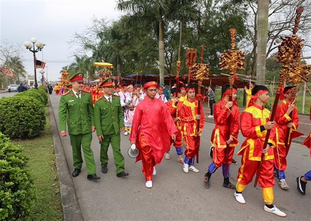 Lực lượng Công an bảo đảm an ninh, trật tự tại các địa điểm tổ chức lễ hội.