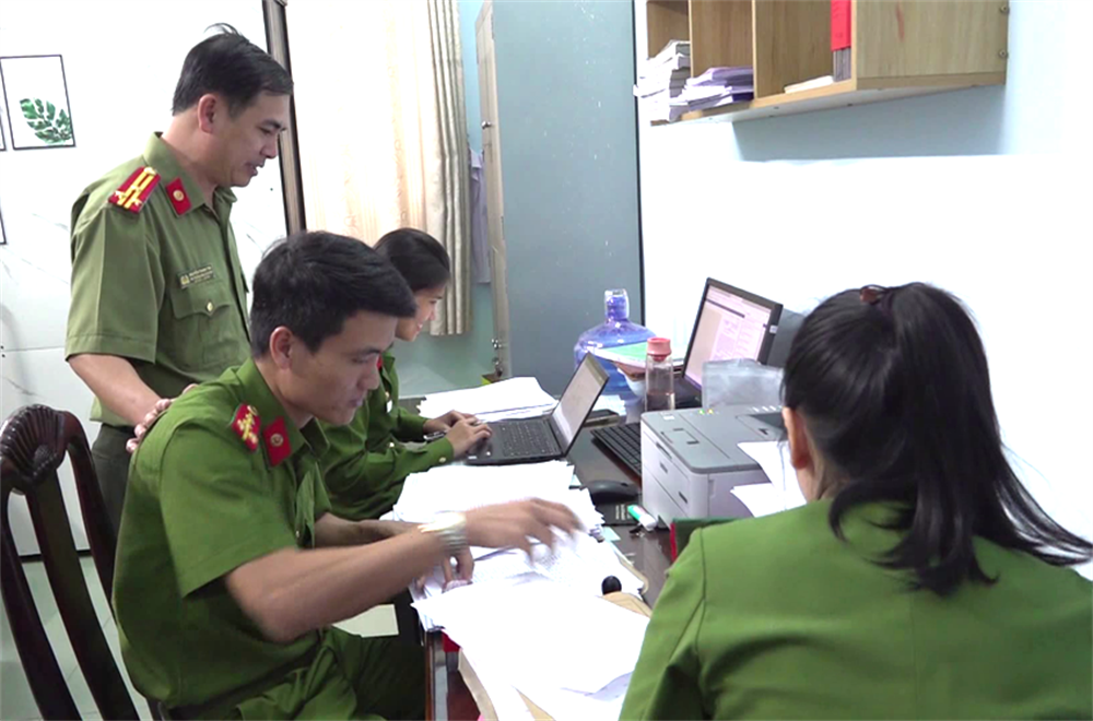 Lãnh đạo Công an huyện Núi Thành kiểm tra công tác, động viên cán bộ, chiến sĩ.