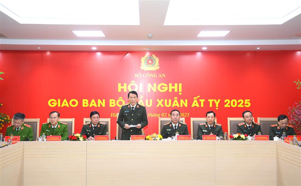 Bộ trưởng Lương Tam Quang chủ trì Hội nghị. 