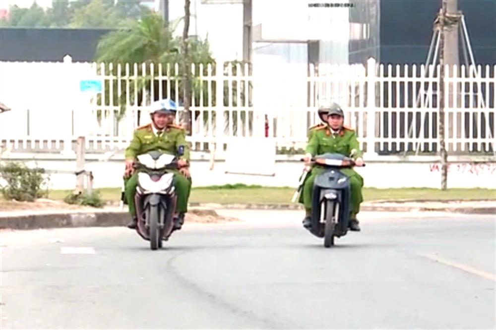 Công an Đồn KCN Vsip tổ chức tuần tra vũ trang kiểm soát, khép kín địa bàn.