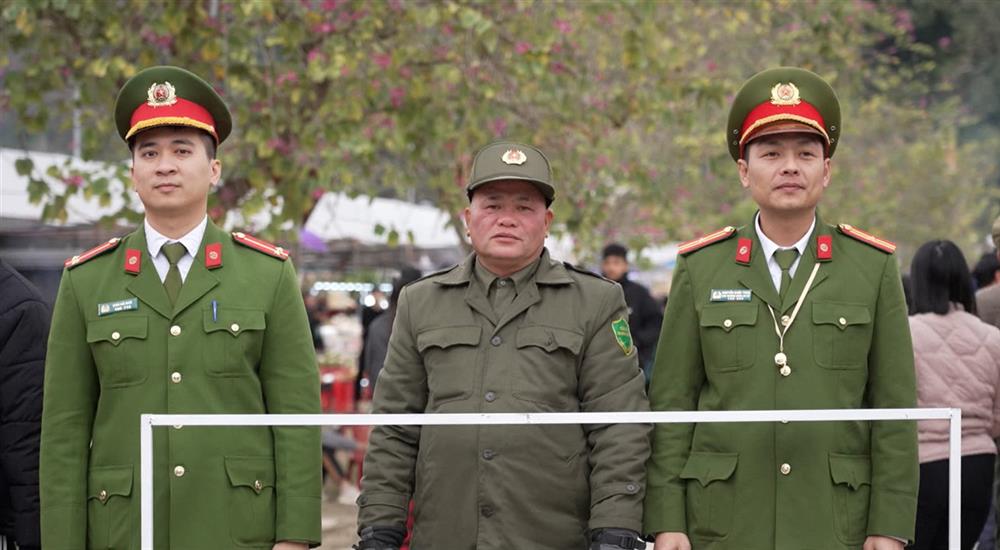 Công an thành phố lập các chốt bảo đảm ANTT tại Lễ hội Đền Kỳ Sầm, thuộc xã Vĩnh Quang, thành phố Cao Bằng.