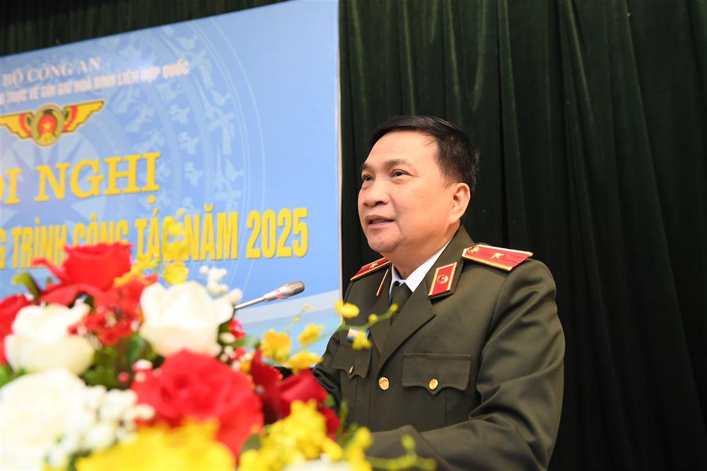 Thiếu tướng Nguyễn Sỹ Quang, Chánh Văn phòng Thường trực Bộ Công an về GGHB LHQ phát biểu tại Hội nghị.