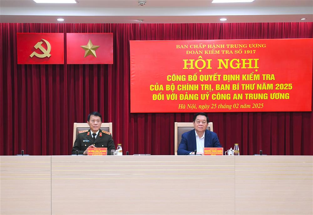 Đồng chí Nguyễn Trọng Nghĩa, Trưởng Ban Tuyên giáo và Dân vận Trung ương, Trưởng Đoàn kiểm tra; Bộ trưởng Lương Tam Quang dự Hội nghị.