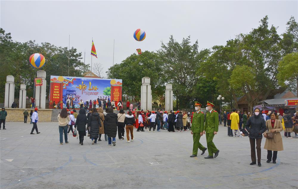 Lực lượng Công an bảo đảm an ninh, trật tự tại khu vực đồi Lim.