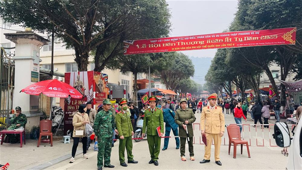 Siết chặt công tác bảo đảm an ninh, trật tự trong khu vực diễn ra các hoạt động của lễ hội đền Thượng.