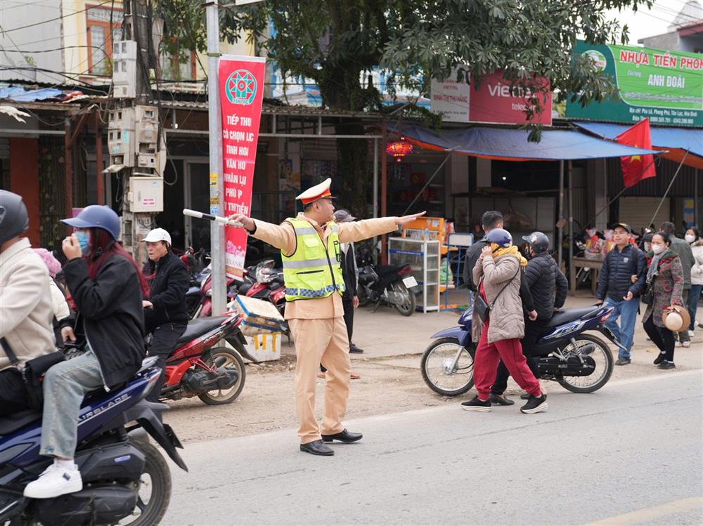 Lực lượng Cảnh sát giao thông bảo đảm trật tự, an toàn giao thông, trật tự công cộng tại Lễ hội.