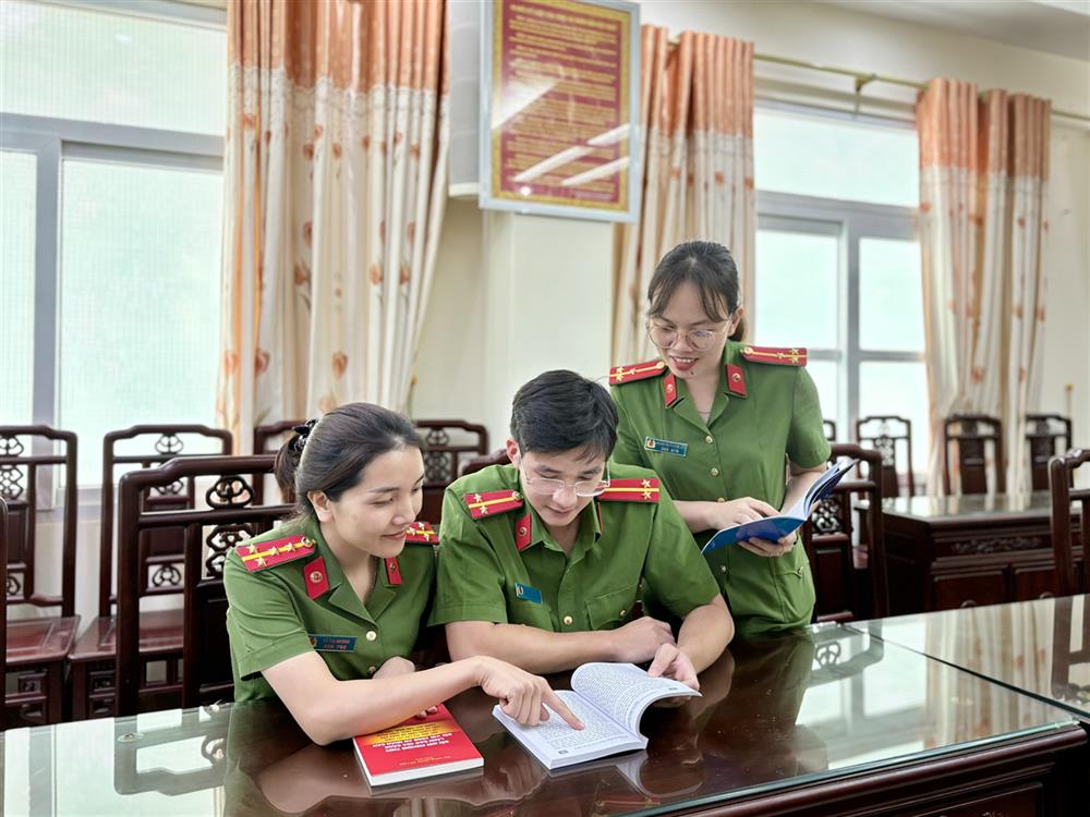 Thường xuyên giáo dục chính trị tư tưởng cho đoàn viên thanh niên.