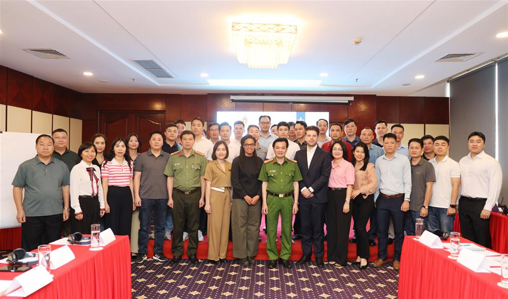 Các đại biểu dự khoá tập huấn.