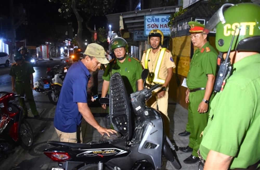 Lực lượng Công an tăng cường tuần tra, kiểm soát, khép kín địa bàn, kết hợp tuyên truyền nâng cao ý thức người dân trong việc chấp hành pháp luật