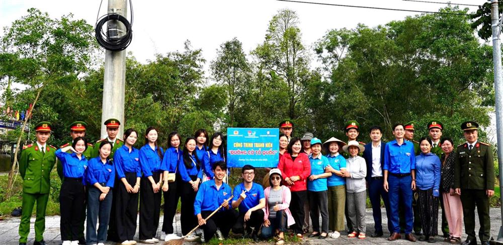 Ban Thanh niên CATP Huế ra mắt công trình thanh niên “Đường cờ Tổ quốc”.