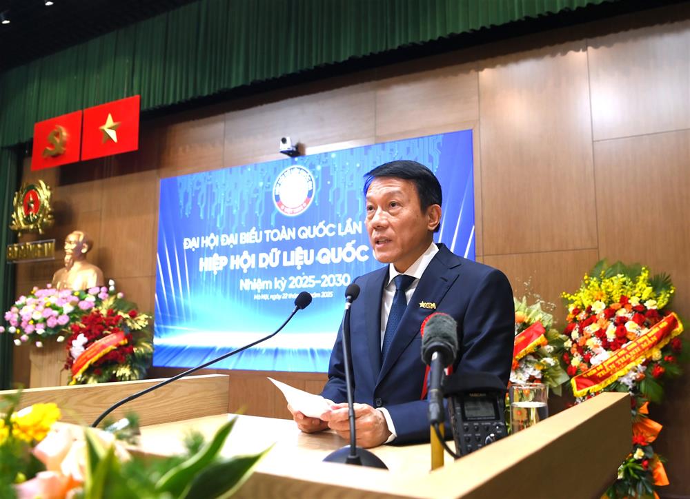 Bộ trưởng Lương Tam Quang phát biểu đáp từ.