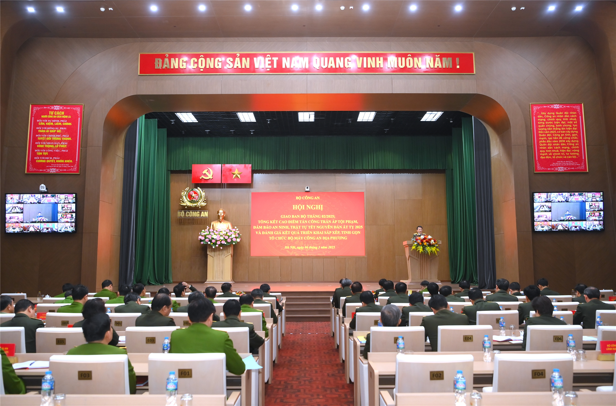 Bộ trưởng Lương Tam Quang chủ trì Hội nghị.