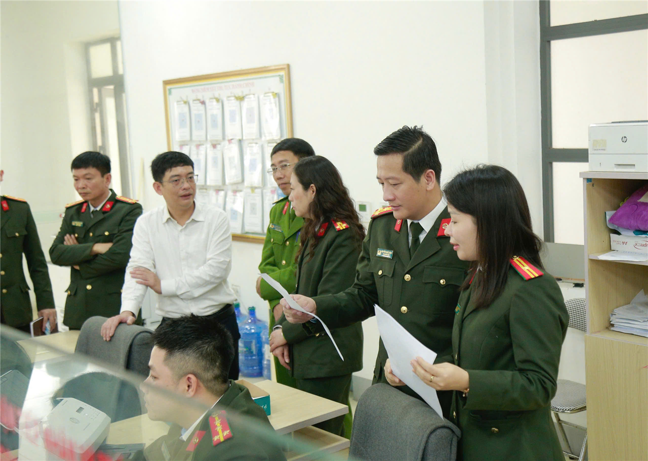 Lãnh đạo Công an tỉnh kiểm tra công tác tại các trụ sở.