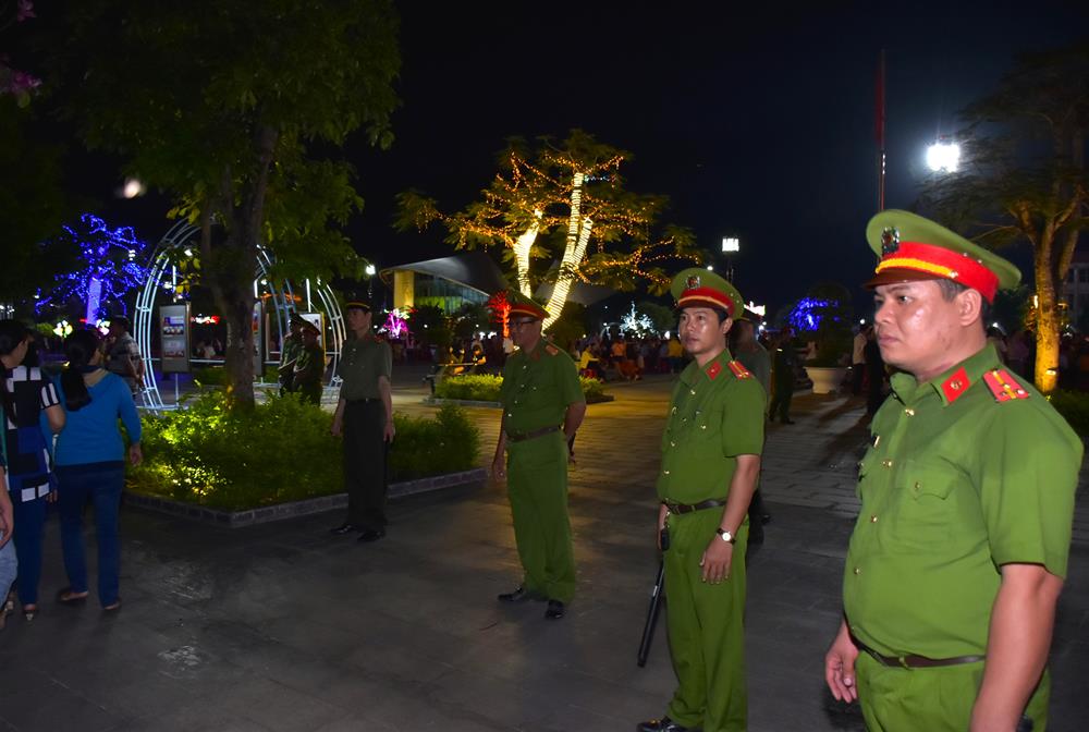 Công an các phường, xã tăng cường bảo đảm ANTT tại các điểm tổ chức sự kiện.