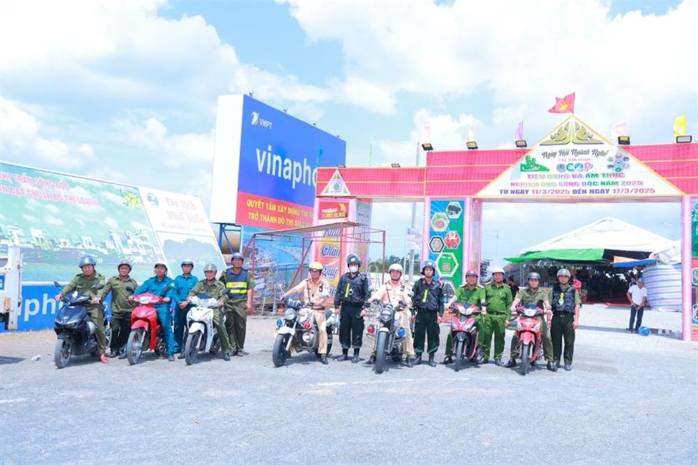 Lực lượng Công an ra quân tăng cường đảm bảo ANTT, trật tự, an toàn giao thông Lễ hội nghinh ông Sông Đốc năm 2025