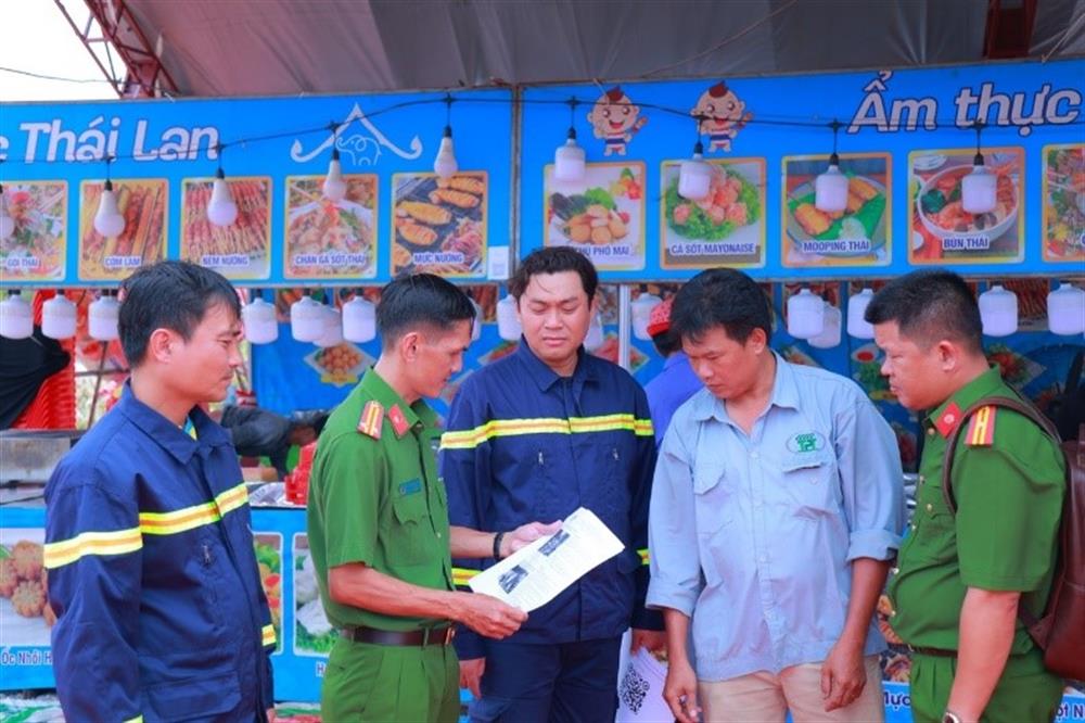 Lực lượng Cảnh sát phòng cháy, chữa cháy và cứu nạn, cứu hộ kiểm tra, tuyên truyền công tác phòng cháy, chữa cháy tại cơ sở kinh doanh.