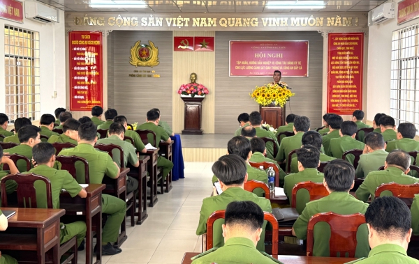 Công an tỉnh Bạc Liêu vừa tổ chức Hội nghị tập huấn, hướng dẫn nghiệp vụ đăng ký xe cho Lãnh đạo, chỉ huy và cán bộ chiến sĩ làm công tác đăng ký xe đối với lực lượng Cảnh sát giao thông và Công an cấp xã năm 2025.