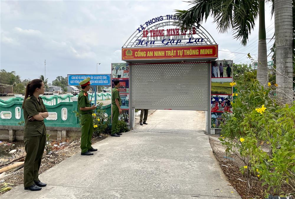 Công an xã Phong Thạnh Tây A thường xuyên kiểm tra hoạt động của Cổng ANTT thông minh trên địa bàn.