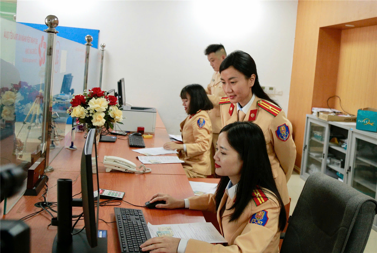 Tiếp nhận hồ sơ thủ tục cấp, đổi giấy phép lái xe.