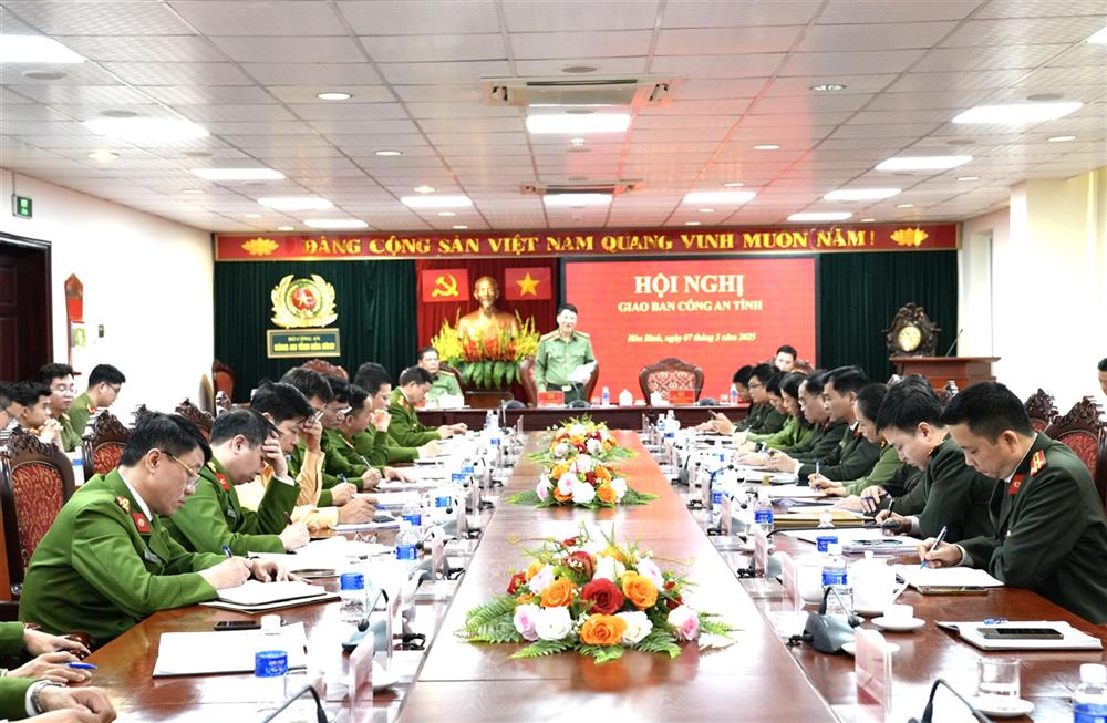 Đại tá Đỗ Thanh Bình, Giám đốc Công an tỉnh Hòa Bình chủ trì Hội nghị. 
