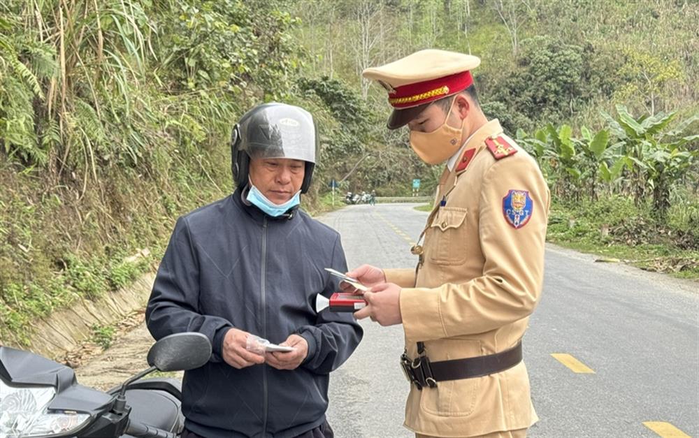 CSGT tăng cường đảm bảo trật tự, an toàn giao thông.