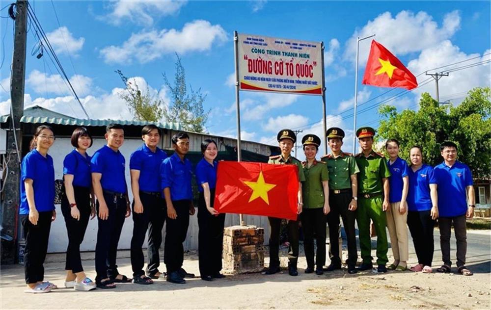 Công trình “Đường cờ Tổ quốc” tại xã Vĩnh Hậu, huyện Hòa Bình.