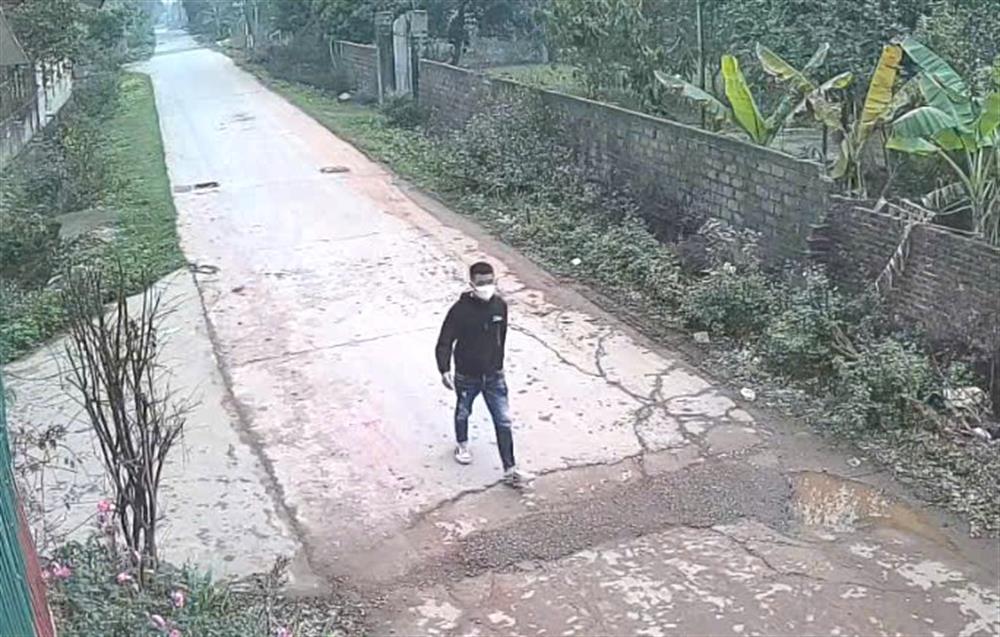 Đối tượng Phạm Chiến Thắng lang thang trên các tuyến đường lợi dụng sự nhẹ dạ cả tin của các học sinh để đi nhờ, mượn xe rồi chiếm đoạt.