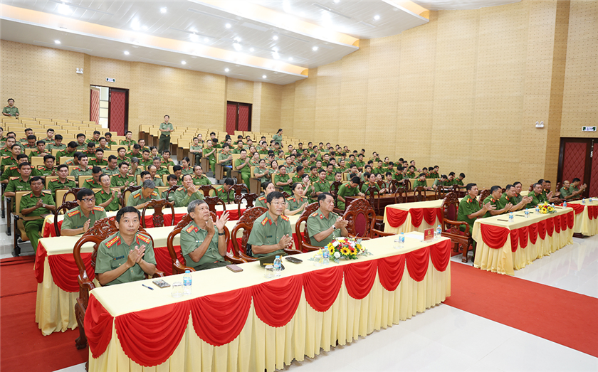Các đại biểu tham dự buổi Lễ.