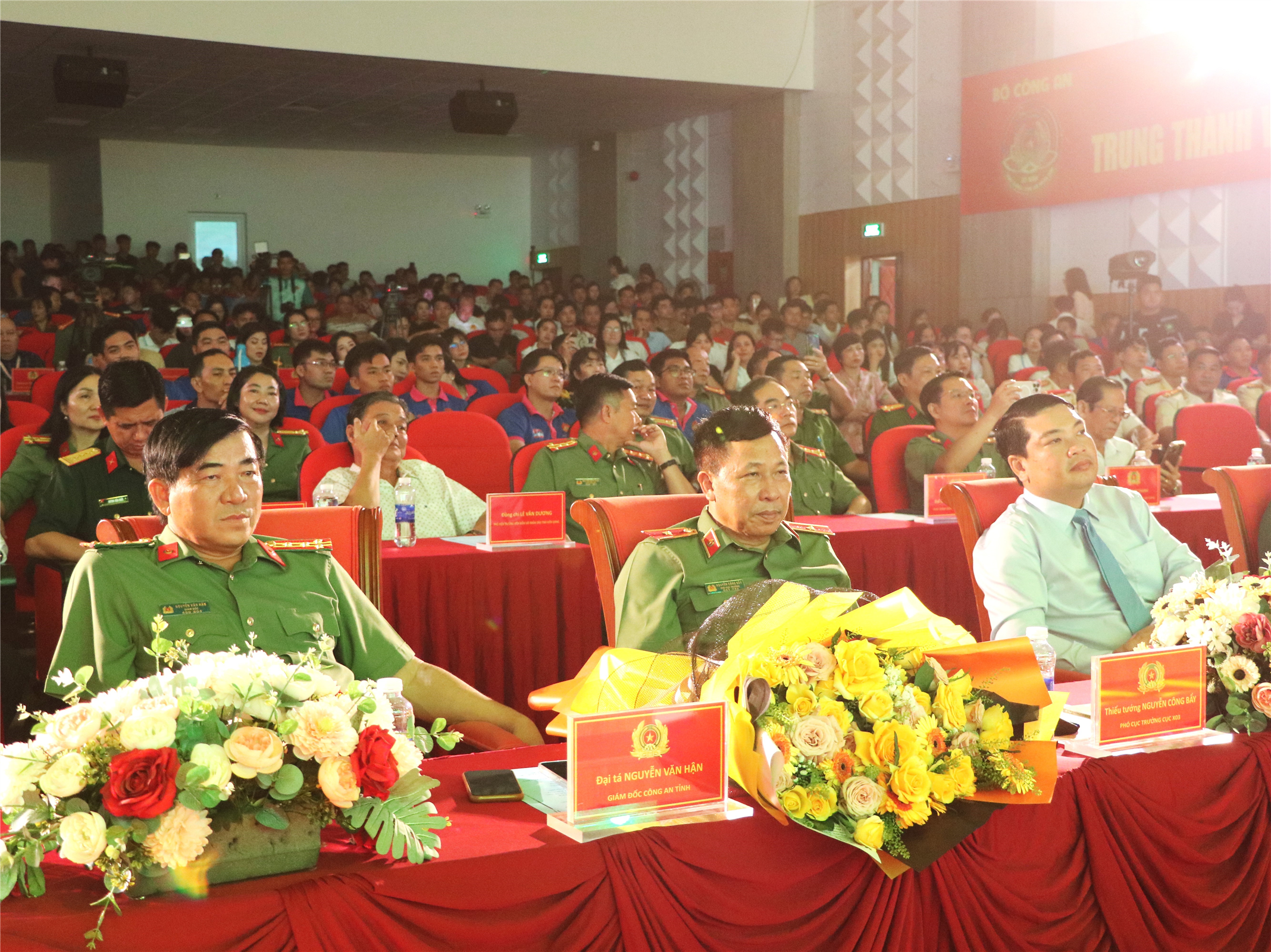 Các đại biểu dự Lễ khai mạc.