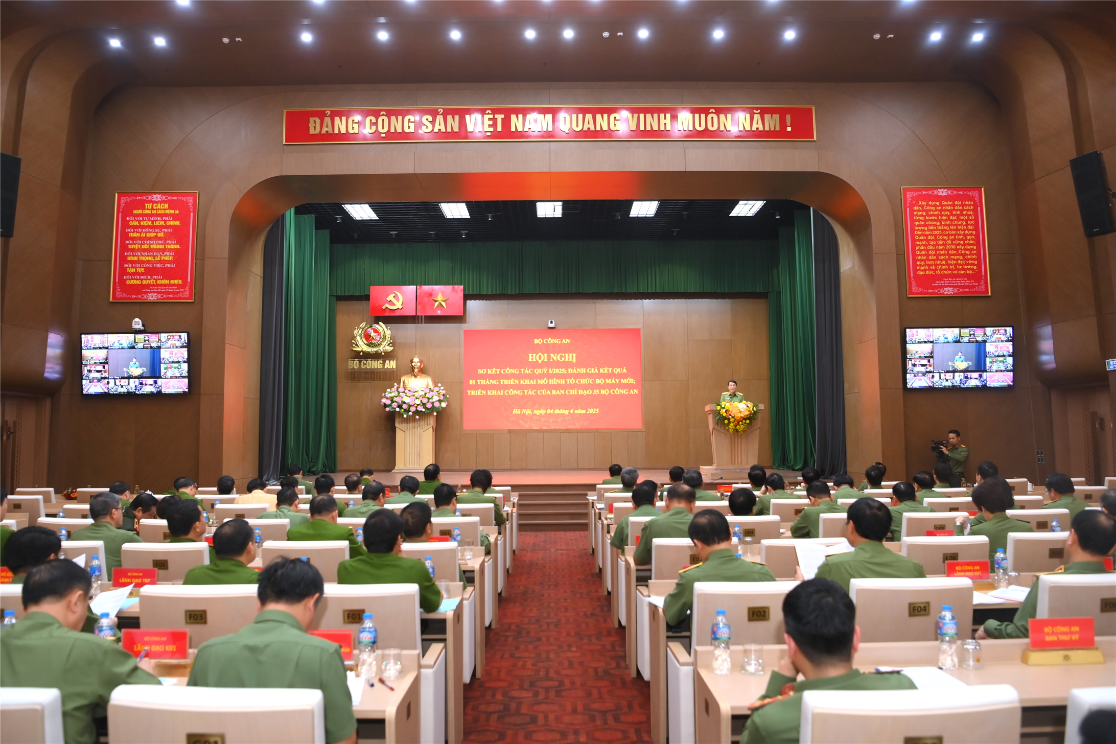Toàn cảnh Hội nghị.