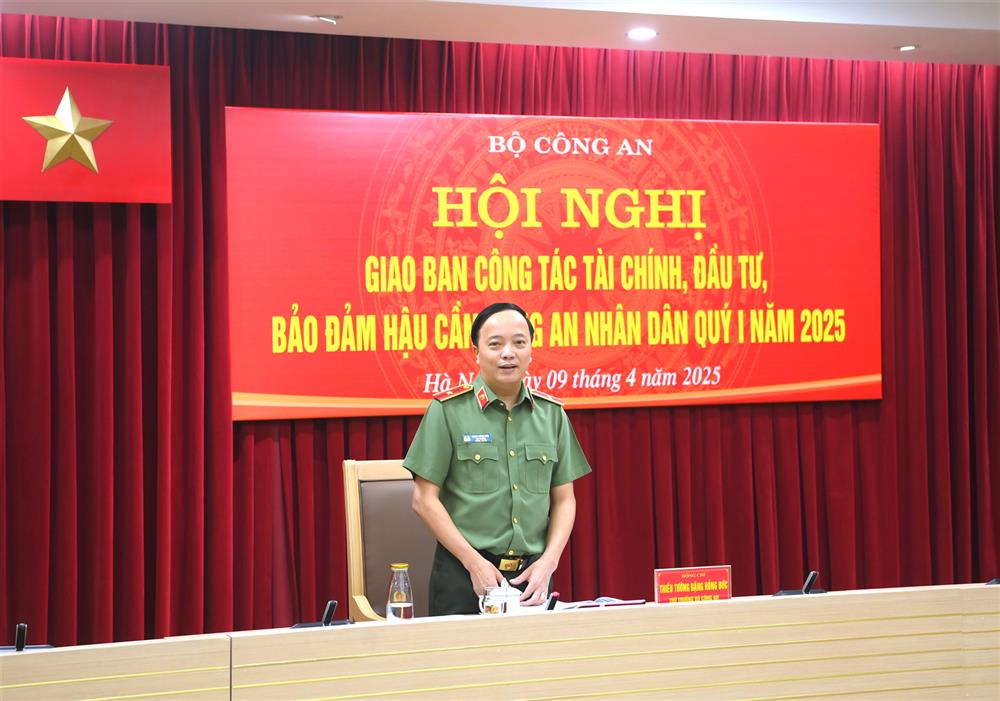 Thứ trưởng Đặng Hồng Đức chủ trì Hội nghị.
