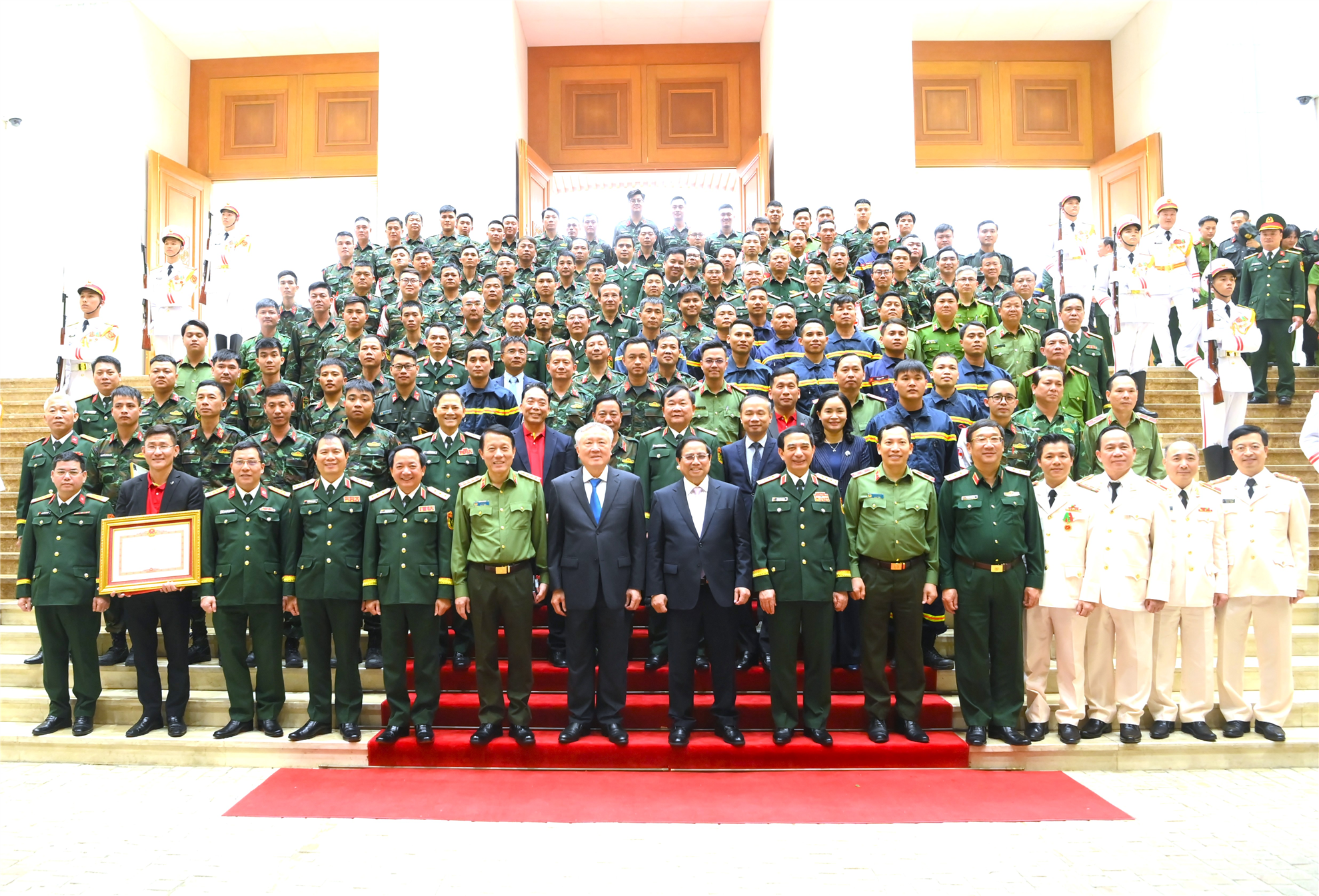 Thủ tướng Phạm Minh Chính cùng các đại biểu, cán bộ, chiến sĩ dự buổi Lễ.