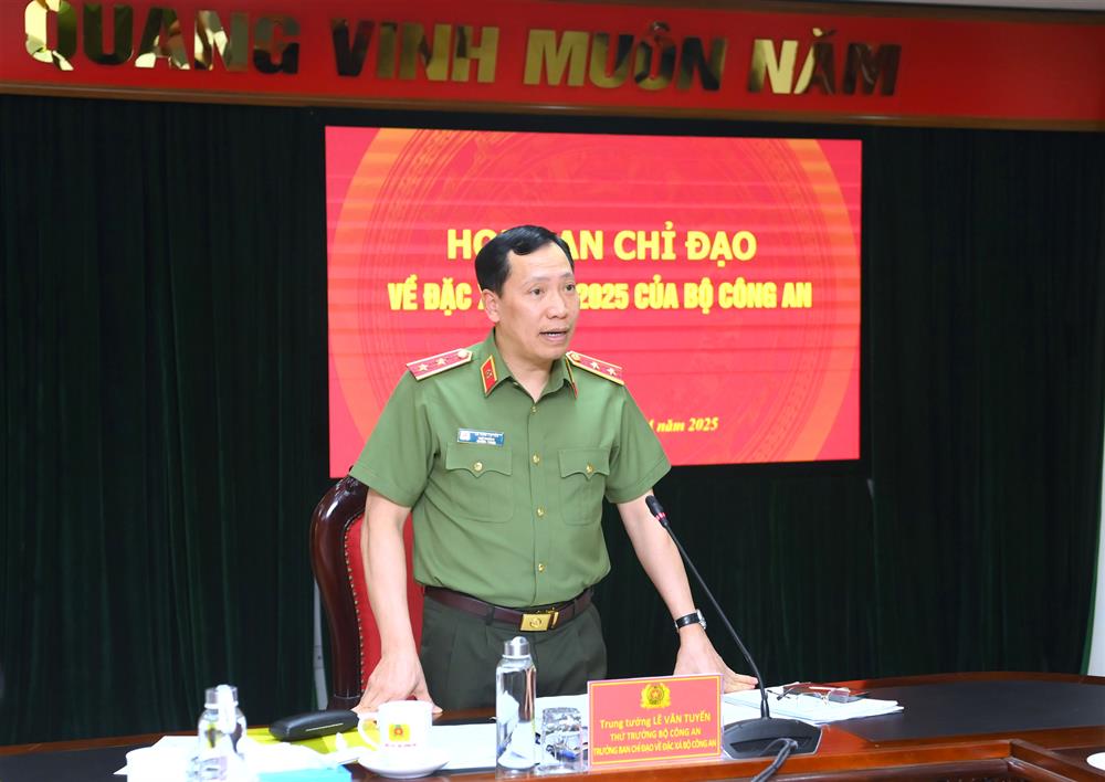 Thứ trưởng Lê Văn Tuyến phát biểu tại cuộc họp.