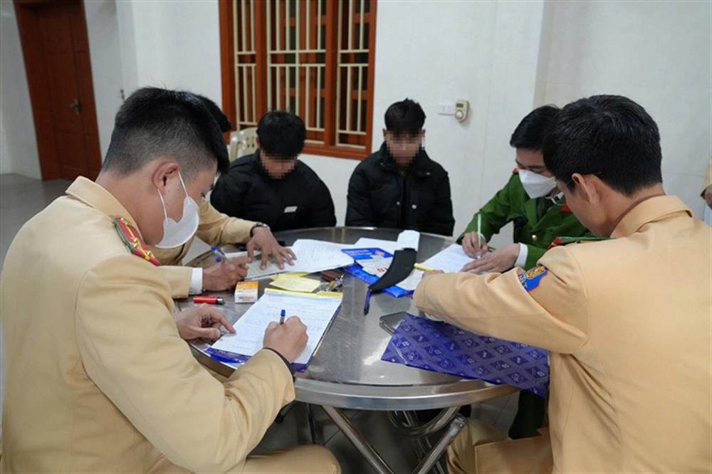 Lập biên bản các trường hợp vi phạm.
