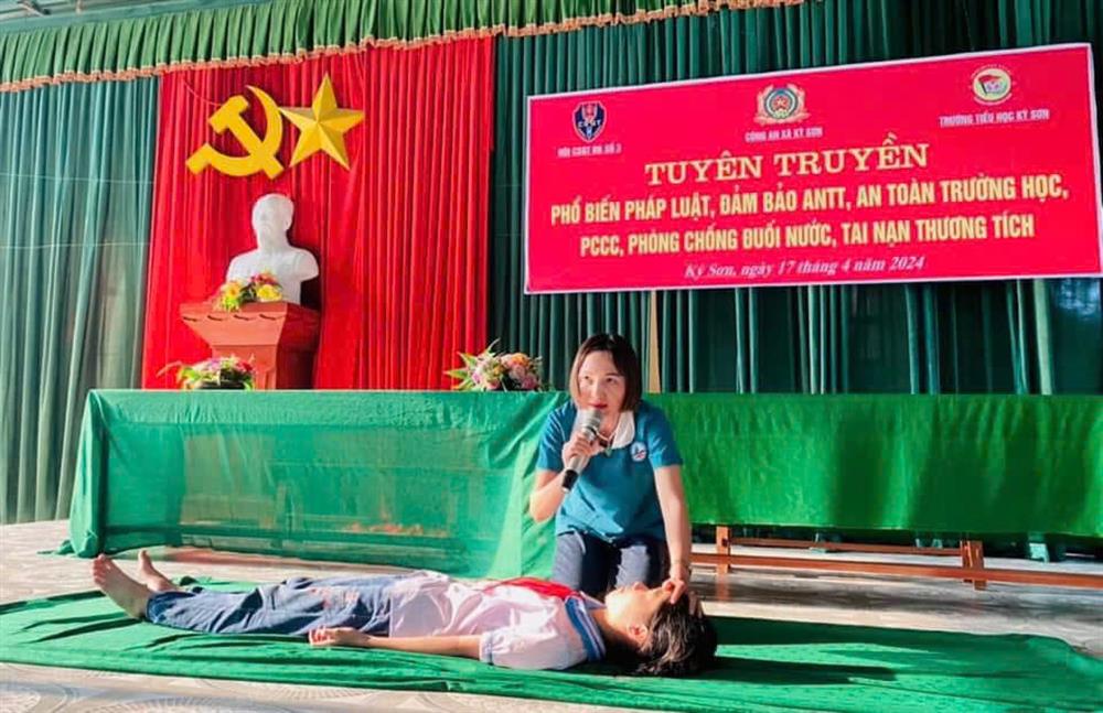 Tập huấn kỹ năng về phòng, chống đuối nước đến các tầng lớp Nhân dân.