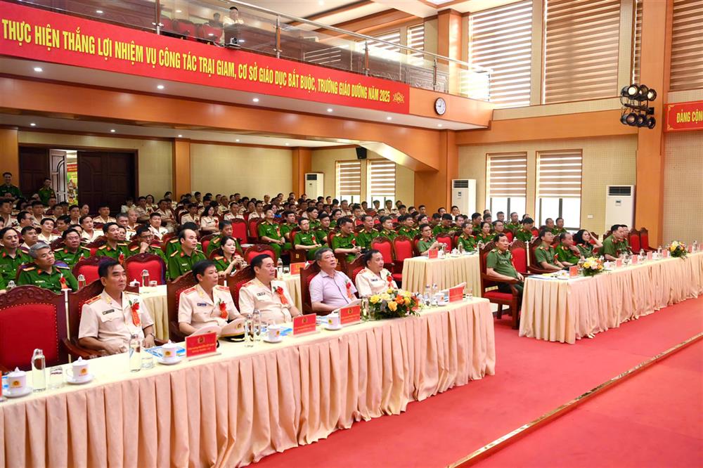 Toàn cảnh Hội nghị.