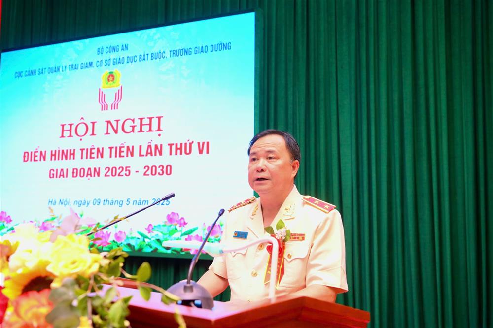 Trung tướng Trần Văn Thiện, Cục trưởng Cục Cảnh sát QLTG, CSGDBB, TGD phát động phong trào thi đua Vì an ninh Tổ quốc giai đoạn 2025 - 2030.