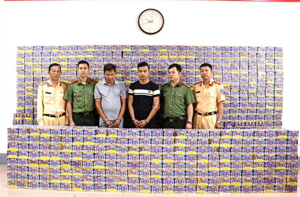 02 đối tượng cùng tang vật tại cơ quan Công an.