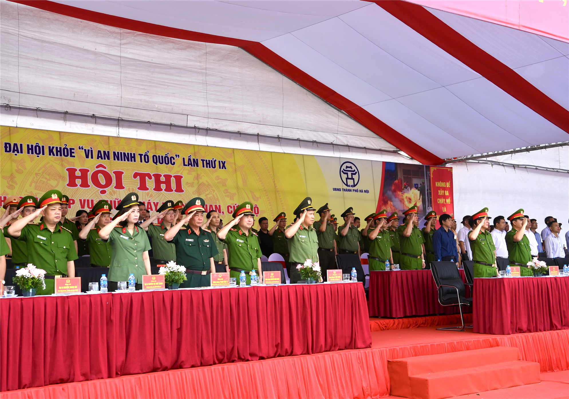 Các đại biểu dự Lễ khai mạc