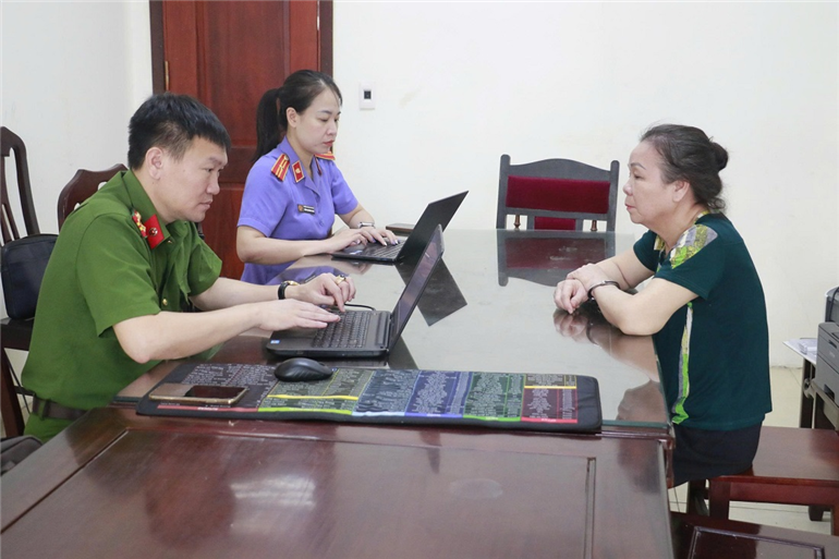 Đối tượng Phạm Thị Sáng tại Cơ quan Công an.