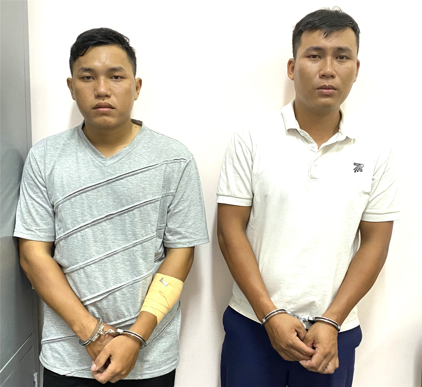 02 đối tượng (từ trái qua phải): Lê Duy Đông và Lê Duy Đạt.