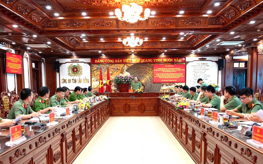 Toàn cảnh buổi làm việc.