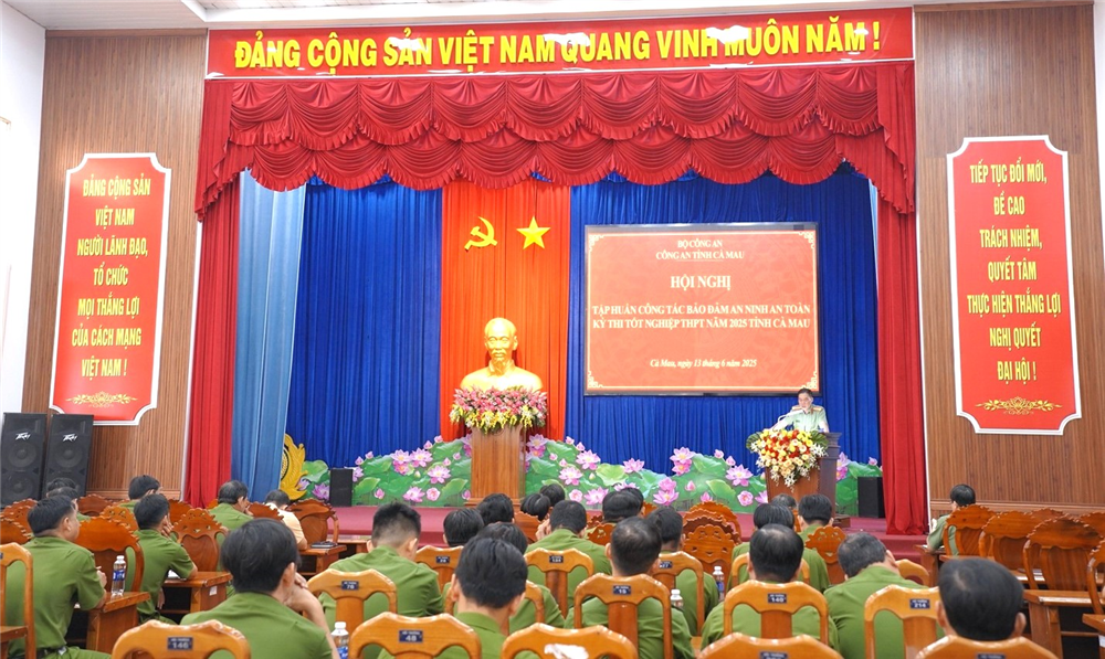 Toàn cảnh Hội nghị.